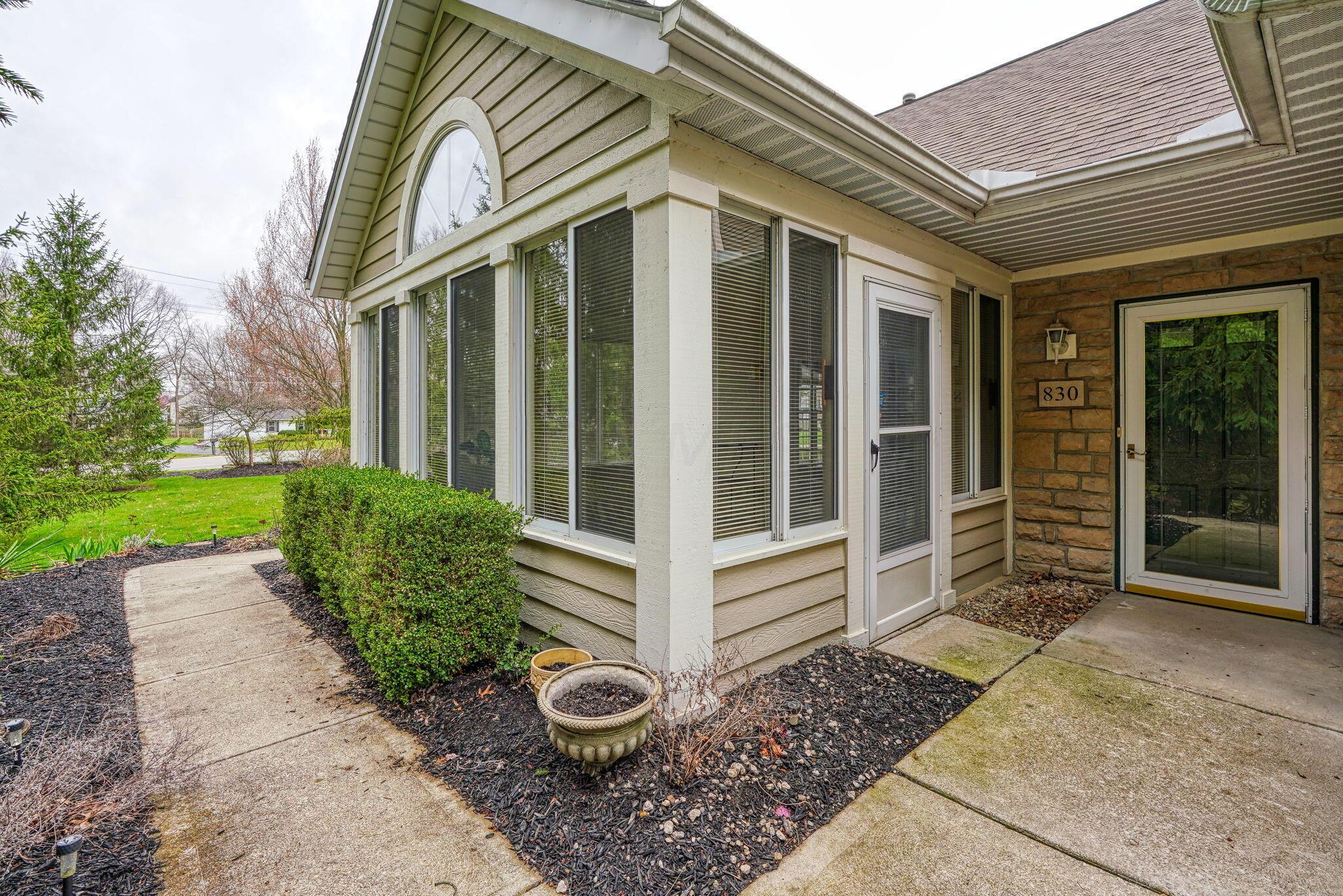 830 Windward Way, Unit 1 Columbus, OH 43230 - Photo 5 of 30 Storm door