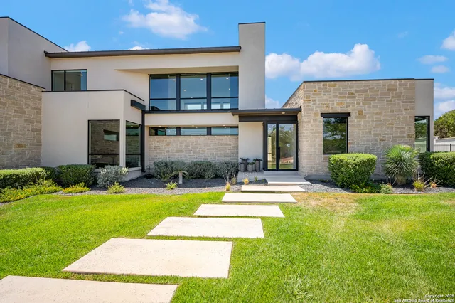 $3,100,000 | 211 Wellesley Hill, Shavano Park, TX 78231
