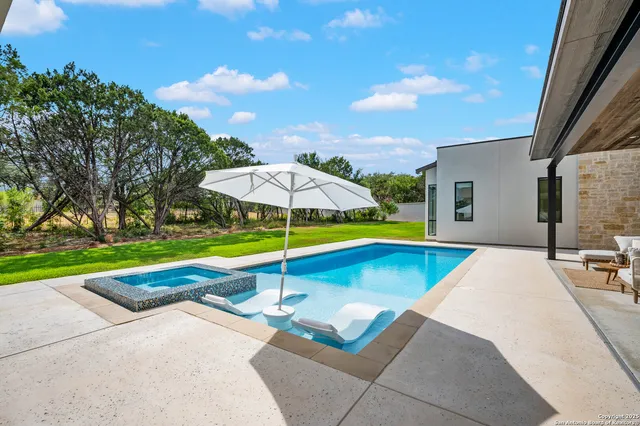 $3,100,000 | 211 Wellesley Hill, Shavano Park, TX 78231
