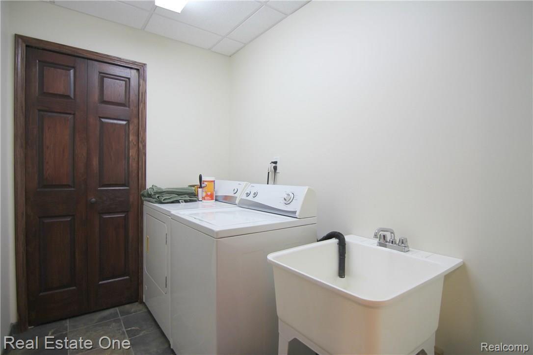 3450 Saddle Ridge Highland, MI 48357 - Photo 33 of 40 Saddle Ridge Basement Laundry.jpg
