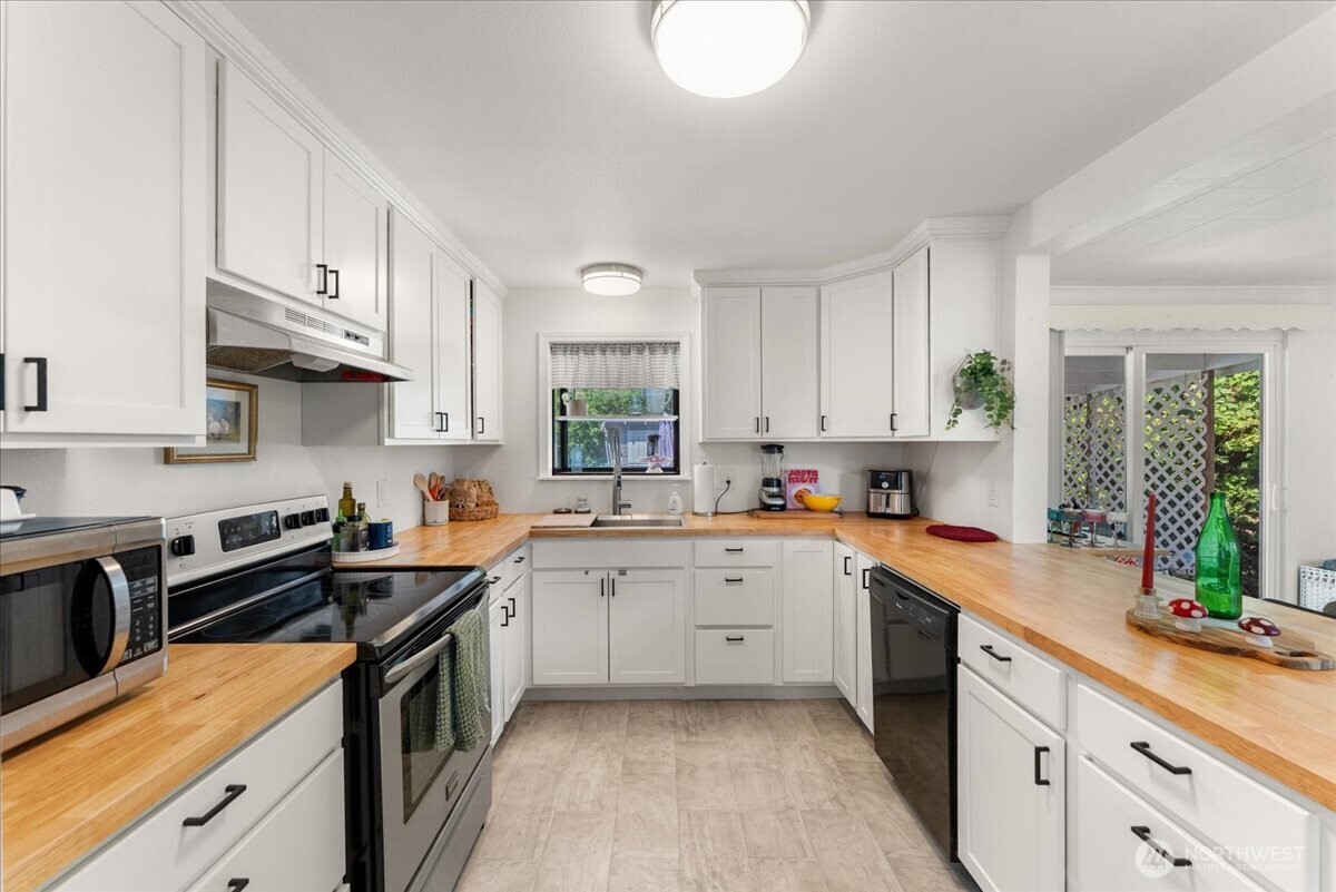 859 Southwest 132nd Street Burien, WA 98146 - Photo 7 of 37