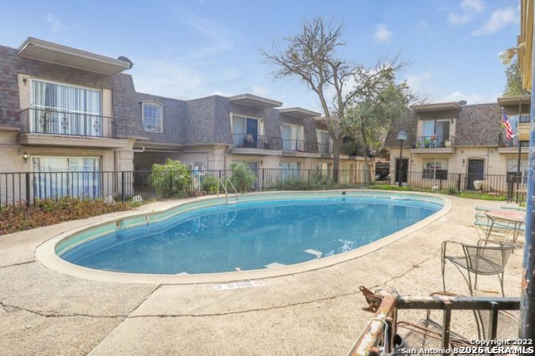170 De Chantle Road, Unit 503 San Antonio, TX 78201 - Photo 2 of 12 a view of a swimming pool with a lounge chairs
