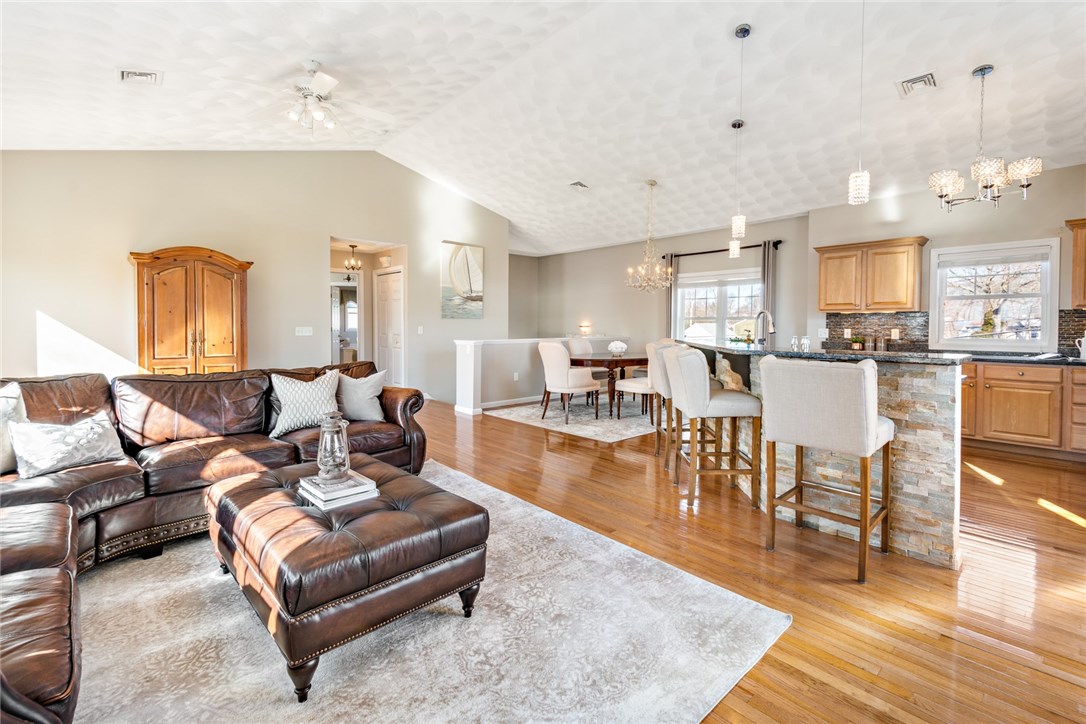 8 Melbourn Road Warwick, RI 02886 - Photo 14 of 40