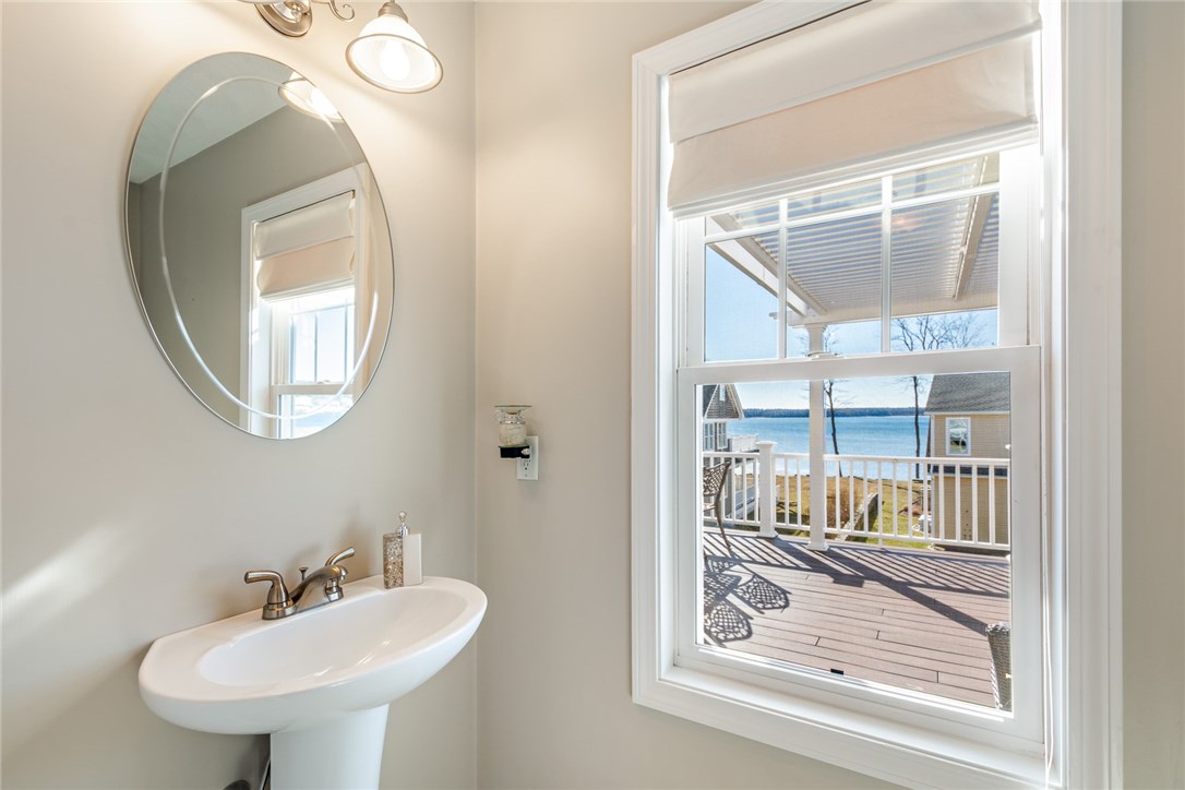 8 Melbourn Road Warwick, RI 02886 - Photo 15 of 40