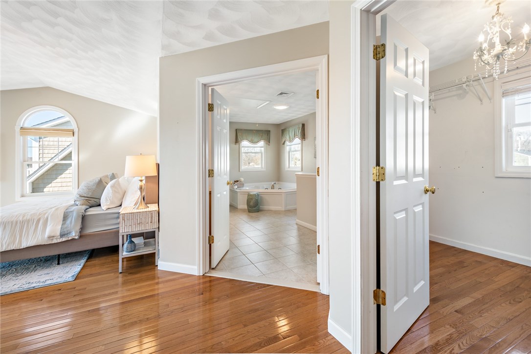 8 Melbourn Road Warwick, RI 02886 - Photo 19 of 40