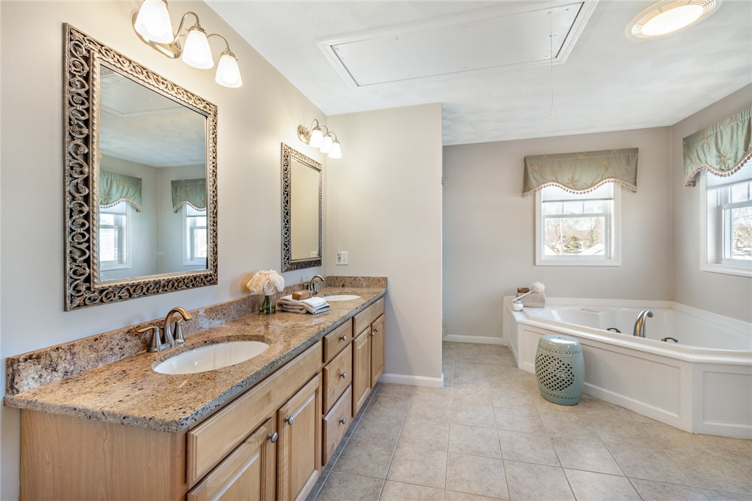 8 Melbourn Road Warwick, RI 02886 - Photo 20 of 40