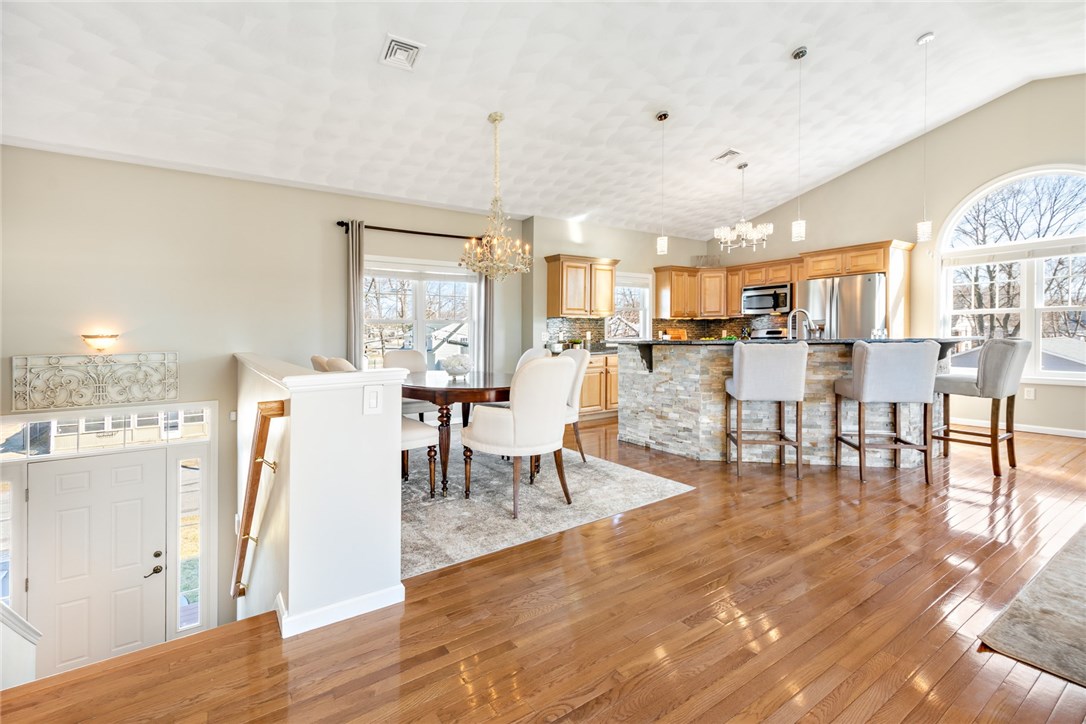 8 Melbourn Road Warwick, RI 02886 - Photo 22 of 40