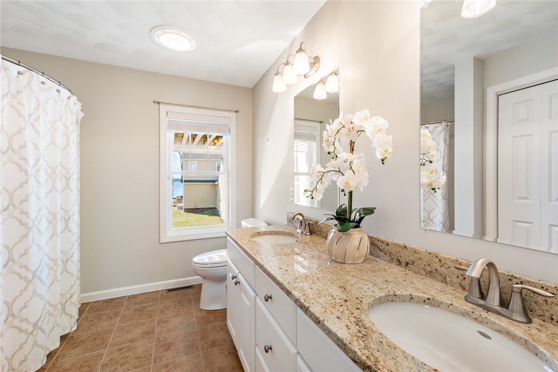 8 Melbourn Road Warwick, RI 02886 - Photo 24 of 40