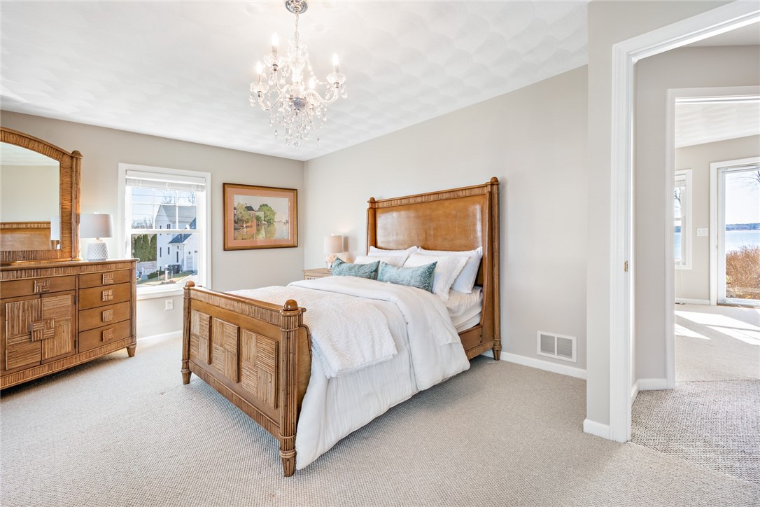 8 Melbourn Road Warwick, RI 02886 - Photo 26 of 40