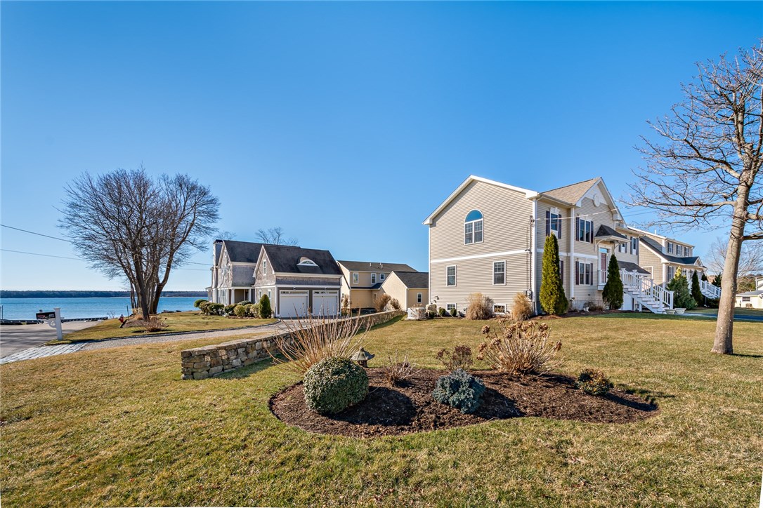 8 Melbourn Road Warwick, RI 02886 - Photo 3 of 40