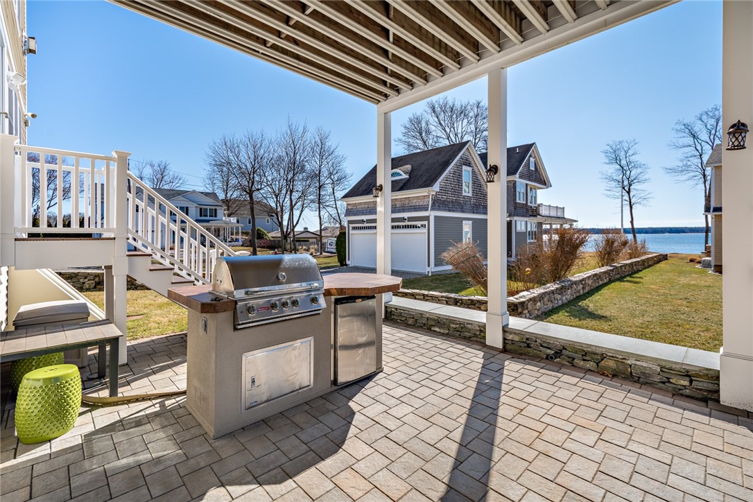 8 Melbourn Road Warwick, RI 02886 - Photo 34 of 40