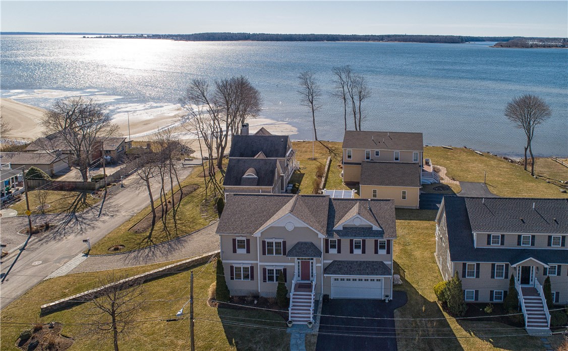 8 Melbourn Road Warwick, RI 02886 - Photo 4 of 40