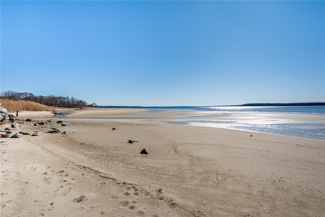 8 Melbourn Road Warwick, RI 02886 - Photo 5 of 40