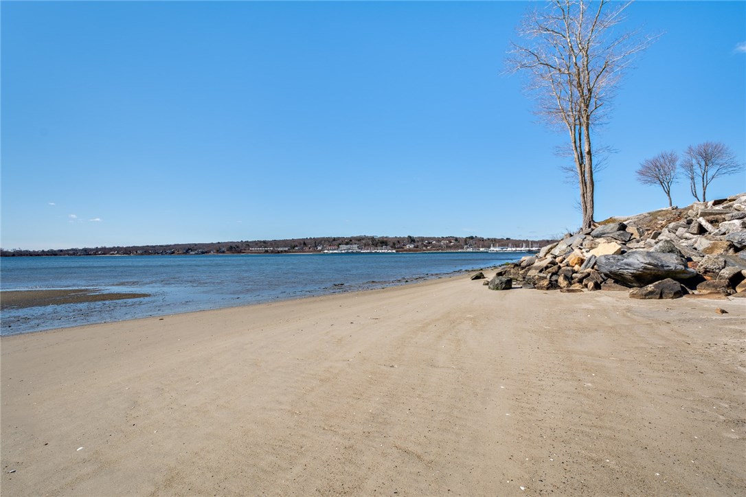 8 Melbourn Road Warwick, RI 02886 - Photo 6 of 40