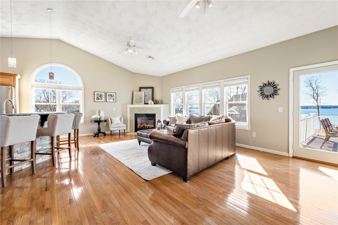 8 Melbourn Road Warwick, RI 02886 - Photo 7 of 40