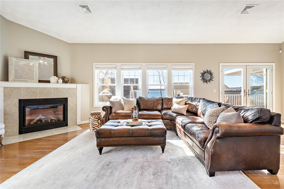 8 Melbourn Road Warwick, RI 02886 - Photo 8 of 40