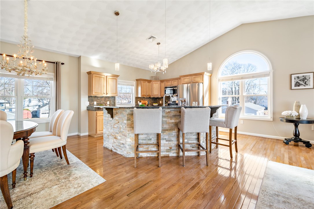 8 Melbourn Road Warwick, RI 02886 - Photo 9 of 40
