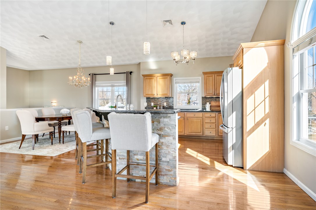 8 Melbourn Road Warwick, RI 02886 - Photo 10 of 40