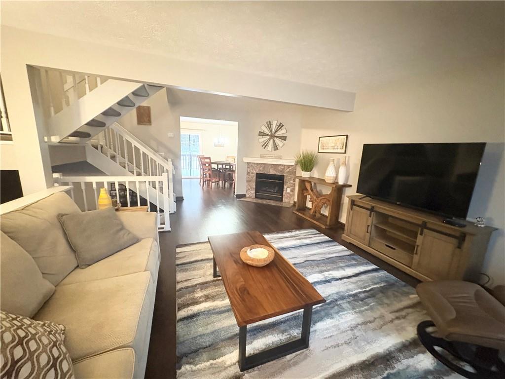 308 Brohios Drive Monaca, PA 15061 - Photo 12 of 28 Living room