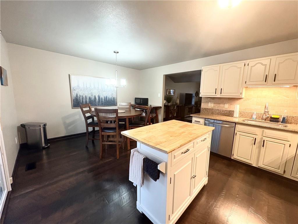 308 Brohios Drive Monaca, PA 15061 - Photo 16 of 28 Kitchen/Dining