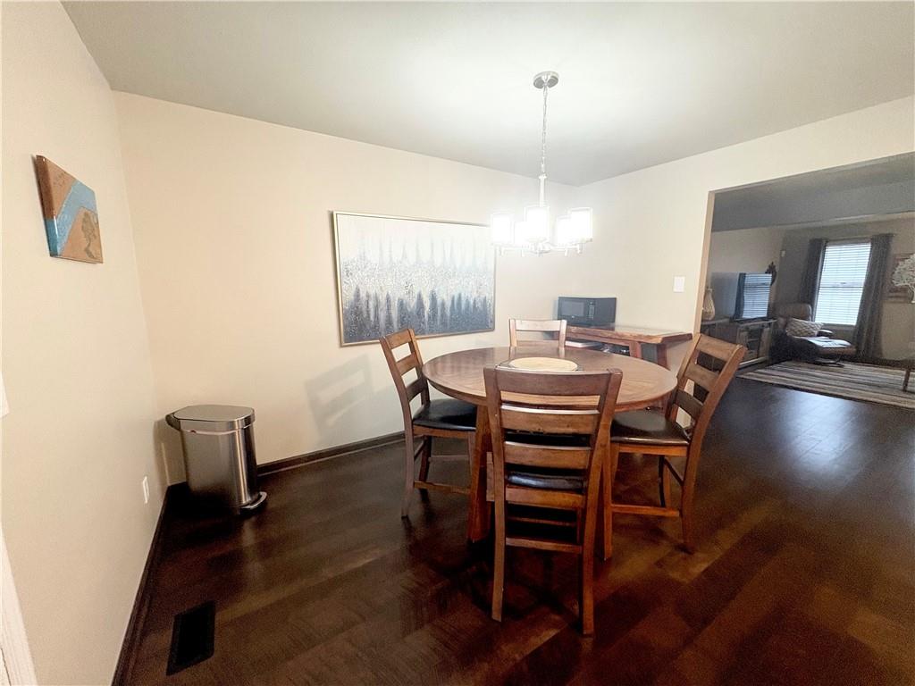 308 Brohios Drive Monaca, PA 15061 - Photo 17 of 28 Dining room