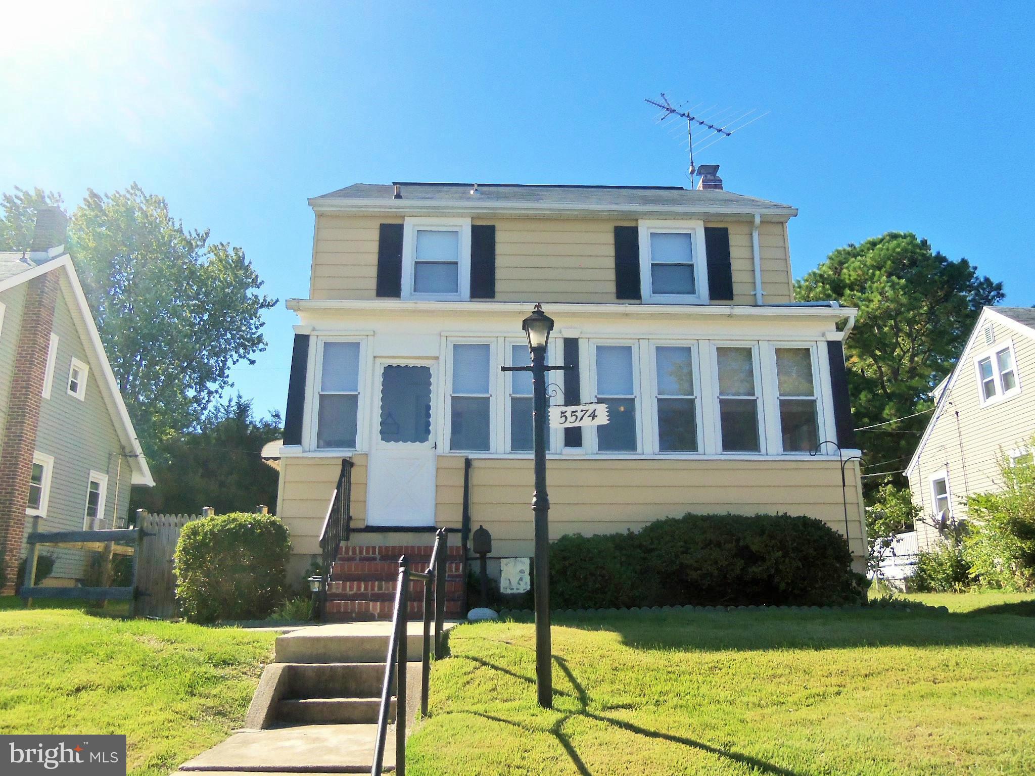 a view of house with a yard