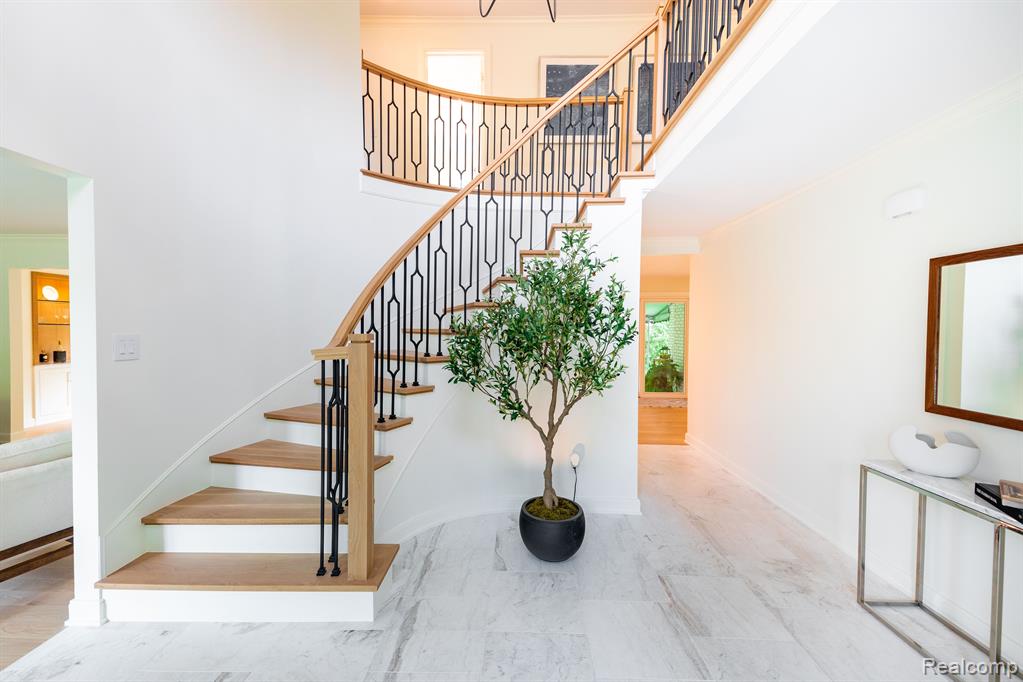 655 Canterbury Road Grosse Pointe Woods, MI 48236 - Photo 8 of 58