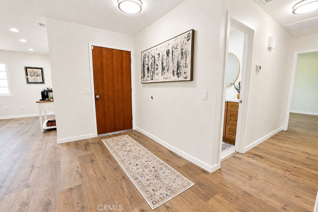 1404 Highridge Street Riverside, CA 92506 - Photo 11 of 27 Entry