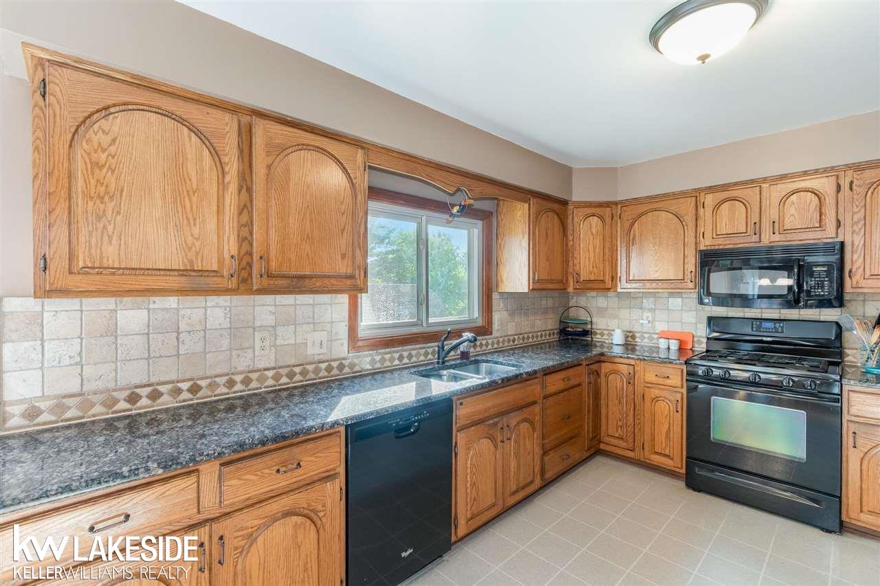 47237 Susan Road Macomb, MI 48044 - Photo 4 of 25 50050712-3.JPG