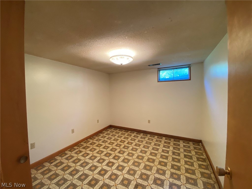 3819 Holmes Road Cambridge, OH 43725 - Photo 27 of 32 Gallery Image 27