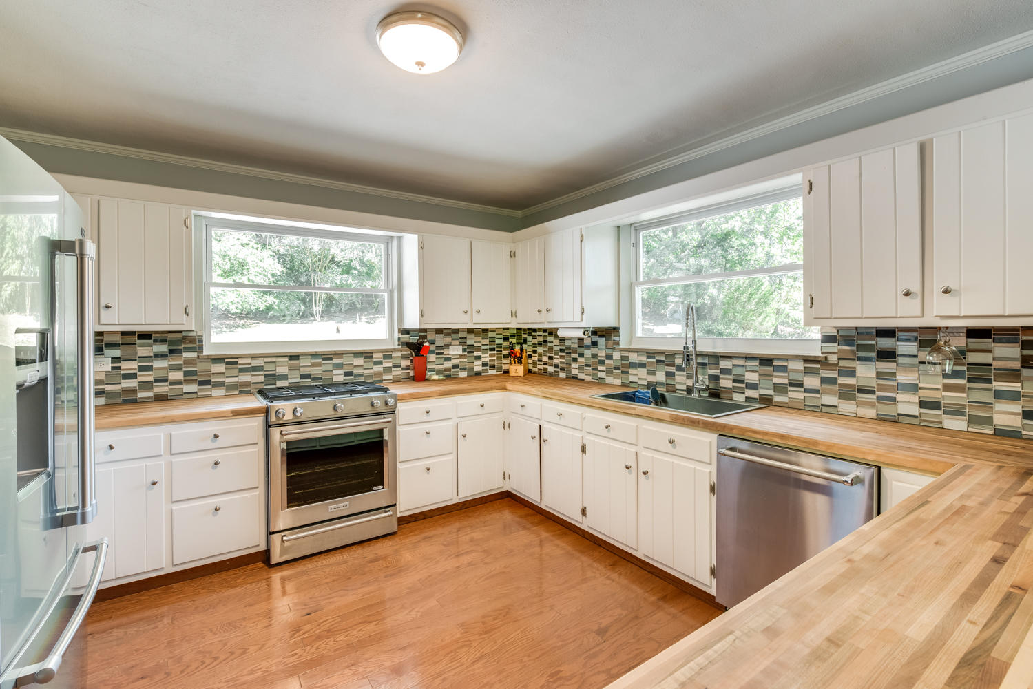 4106 Hamill Road Hixson, TN 37343 - Photo 22 of 40 Updated kitchen