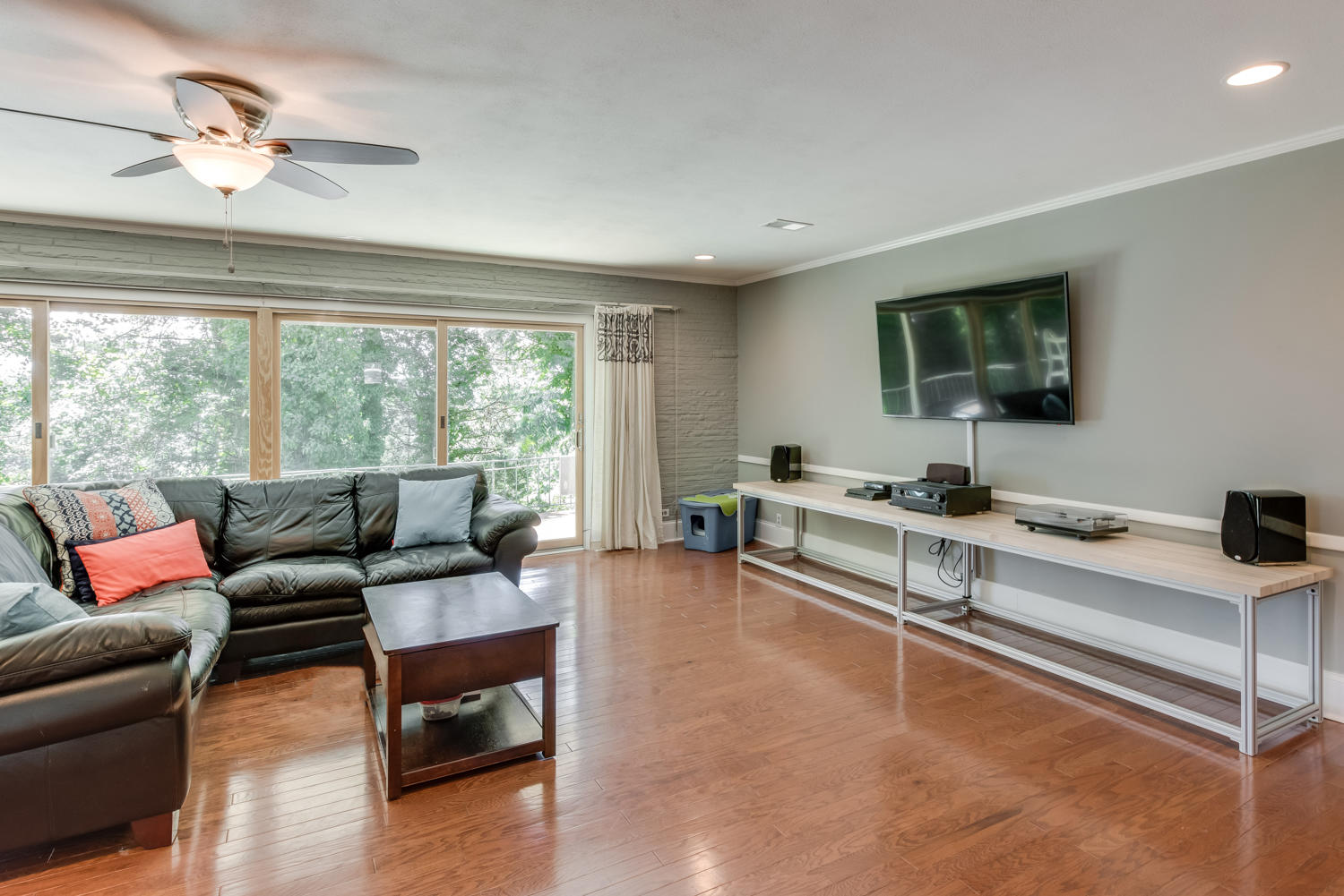 4106 Hamill Road Hixson, TN 37343 - Photo 8 of 40 Living room
