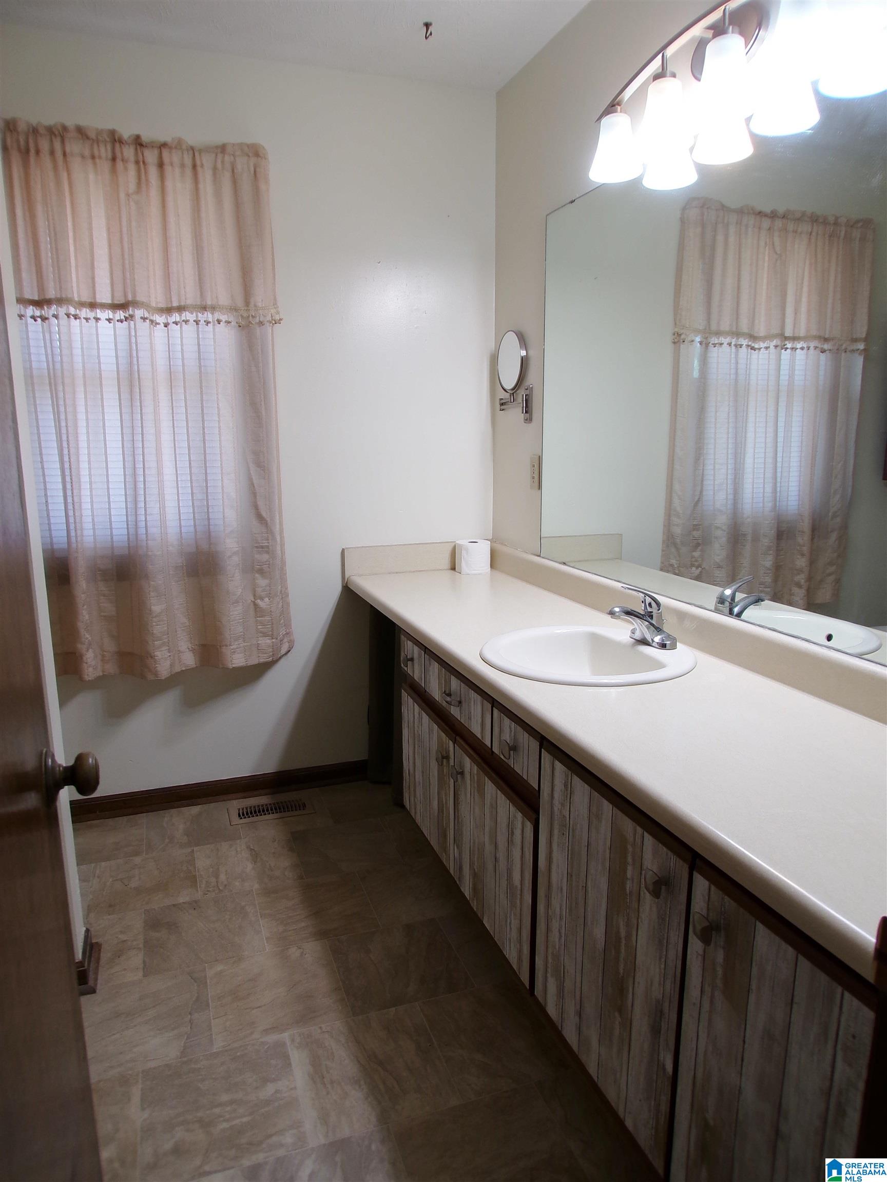 1707 Roundhill Road Weaver, AL 36277 - Photo 43 of 78
