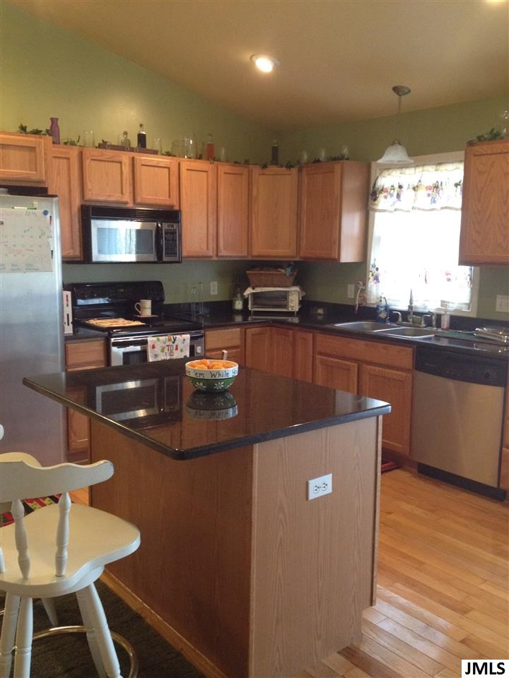 1304 Catsyl Road, Unit 2 Jackson, MI 49203 - Photo 5 of 18 Photo 5