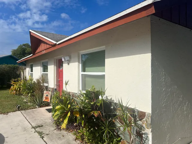 a front view of house with yard