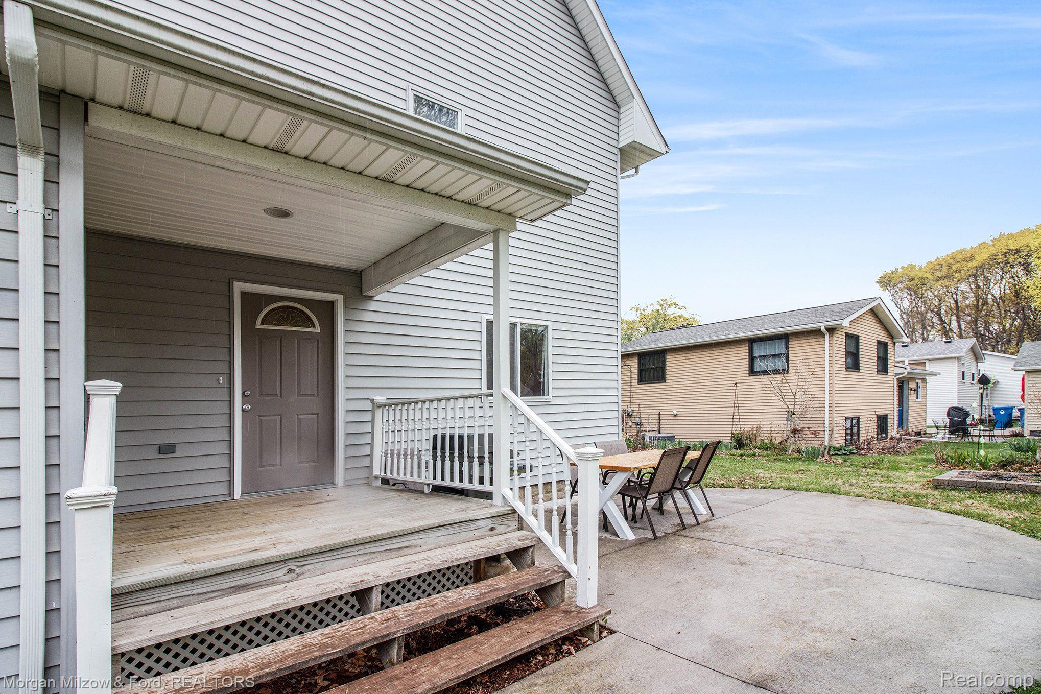 3615 Covert Road Waterford, MI 48328 - Photo 27 of 31 Covered deck & lovely patio