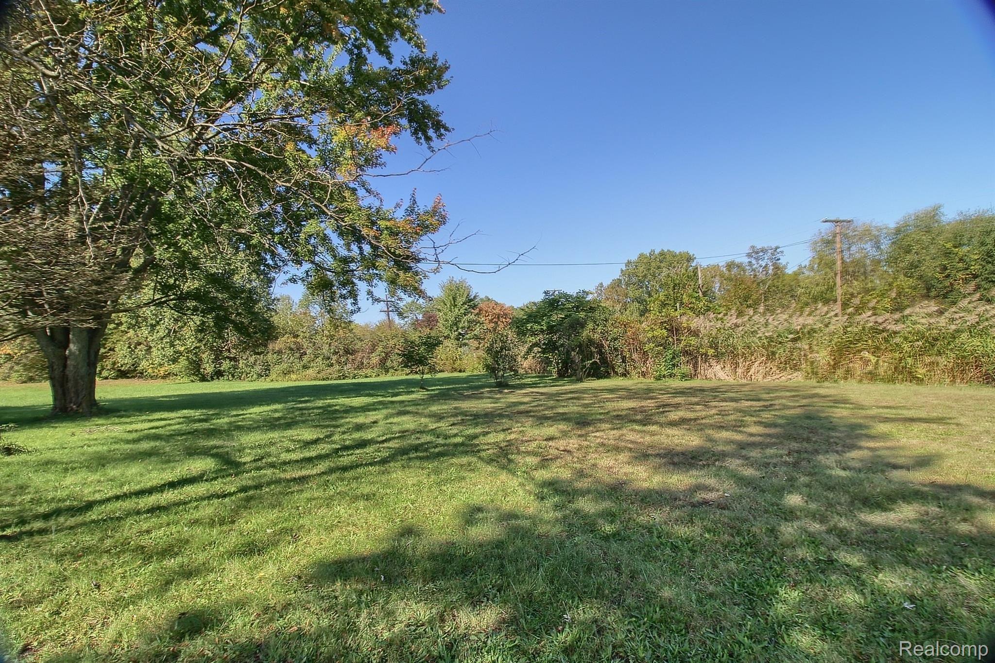29225 Grix Road New Boston, MI 48164 - Photo 2 of 33 2-Frontyard.jpg