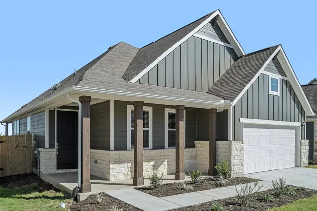 a view of a house front of house