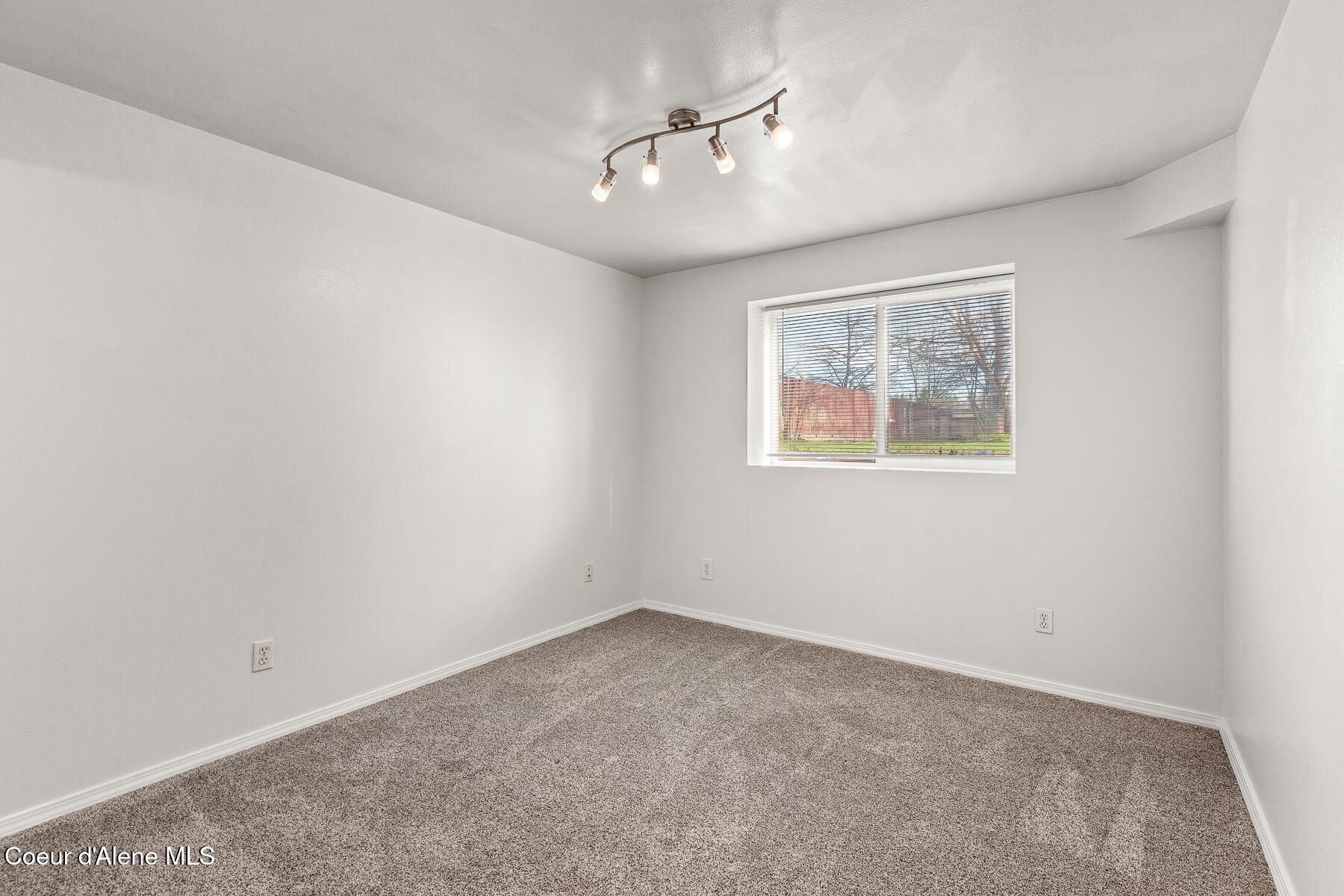 850 East Trinity Court Coeur D'Alene, ID 83815 - Photo 11 of 19 850ETrinityCt-16