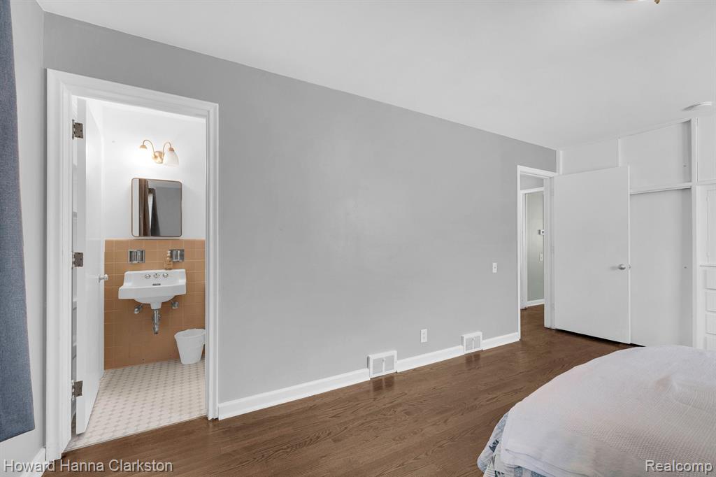 813 Harcourt Road Grosse Pointe Park, MI 48230 - Photo 18 of 40