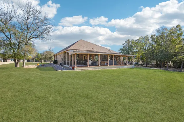 a view of a house with a big yard