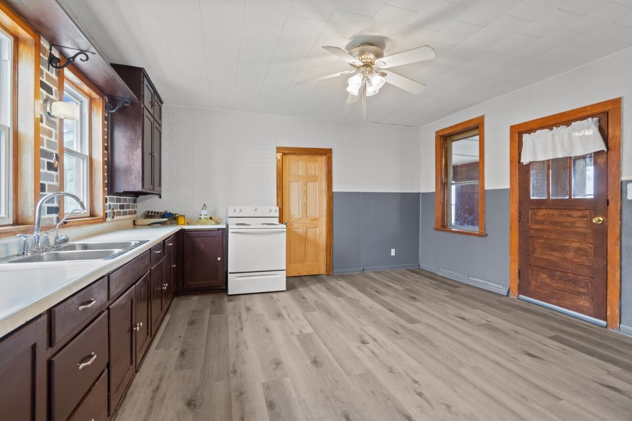 W907 Foundry Road New Holstein, WI 53061 - Photo 5 of 37