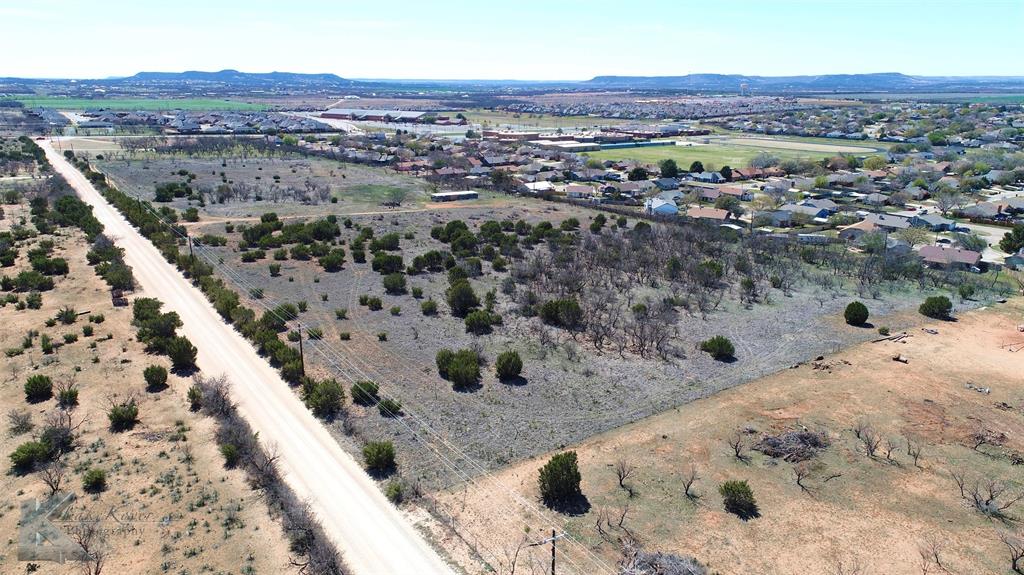 7801 Old Forrest Hill Road Abilene, TX 79606 - Photo 7 of 13 a view of a terrace with a mountain