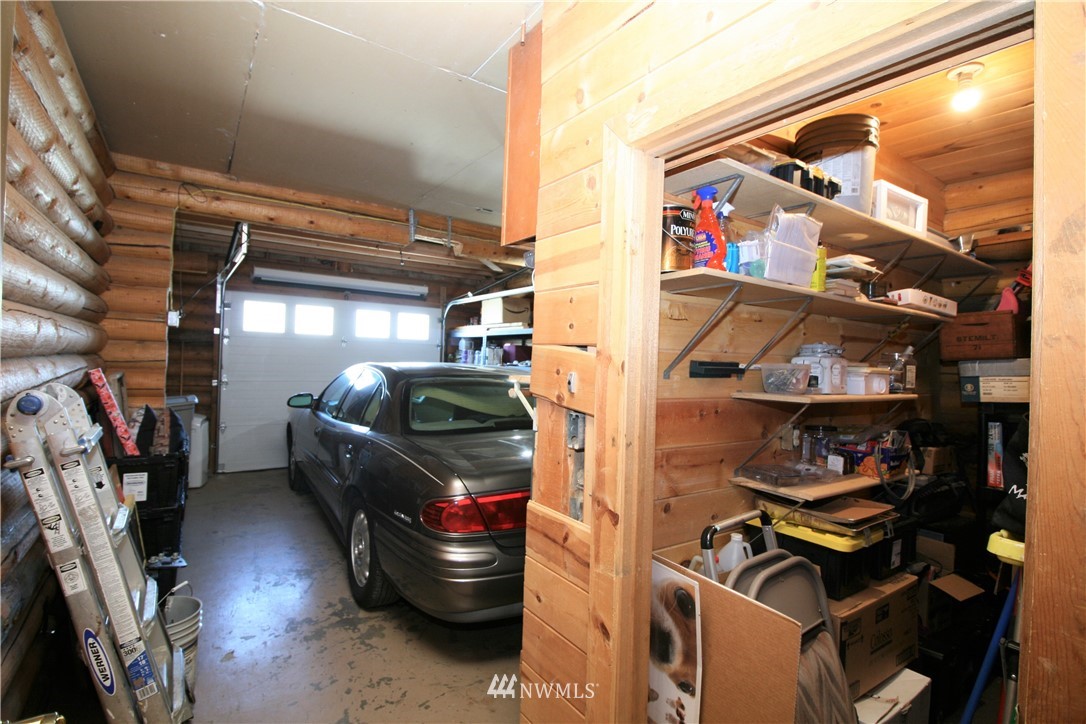 1304 Radio Road Ellensburg, WA 98926 - Photo 20 of 26 a room with lots of different colored cloths
