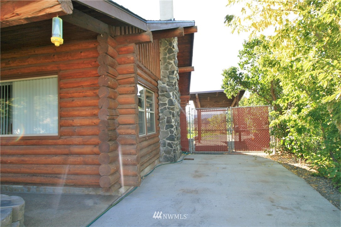 1304 Radio Road Ellensburg, WA 98926 - Photo 25 of 26 a backyard of a house