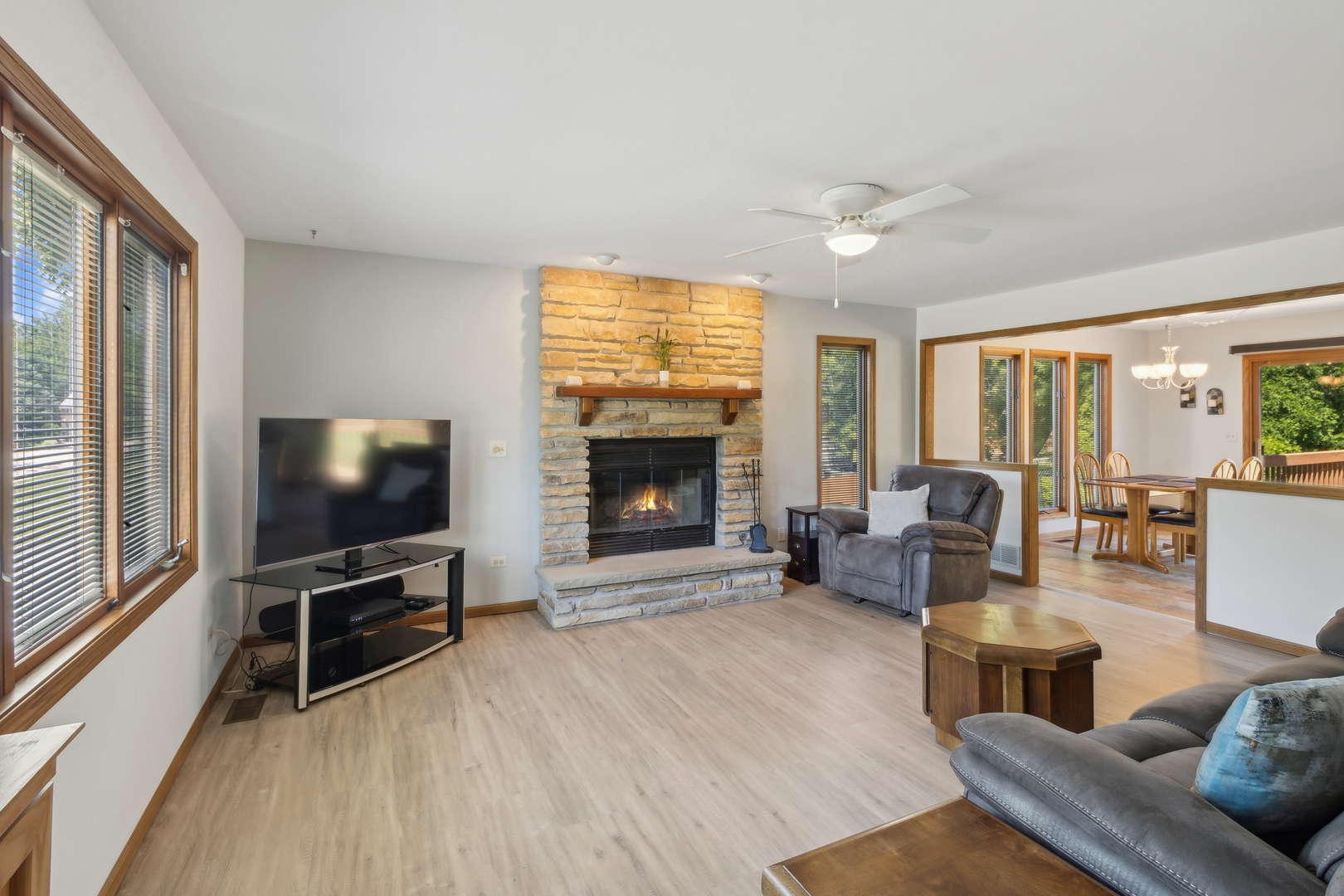 1306 West Hill Road Palatine, IL 60067 - Photo 2 of 15 Gallery Image 2