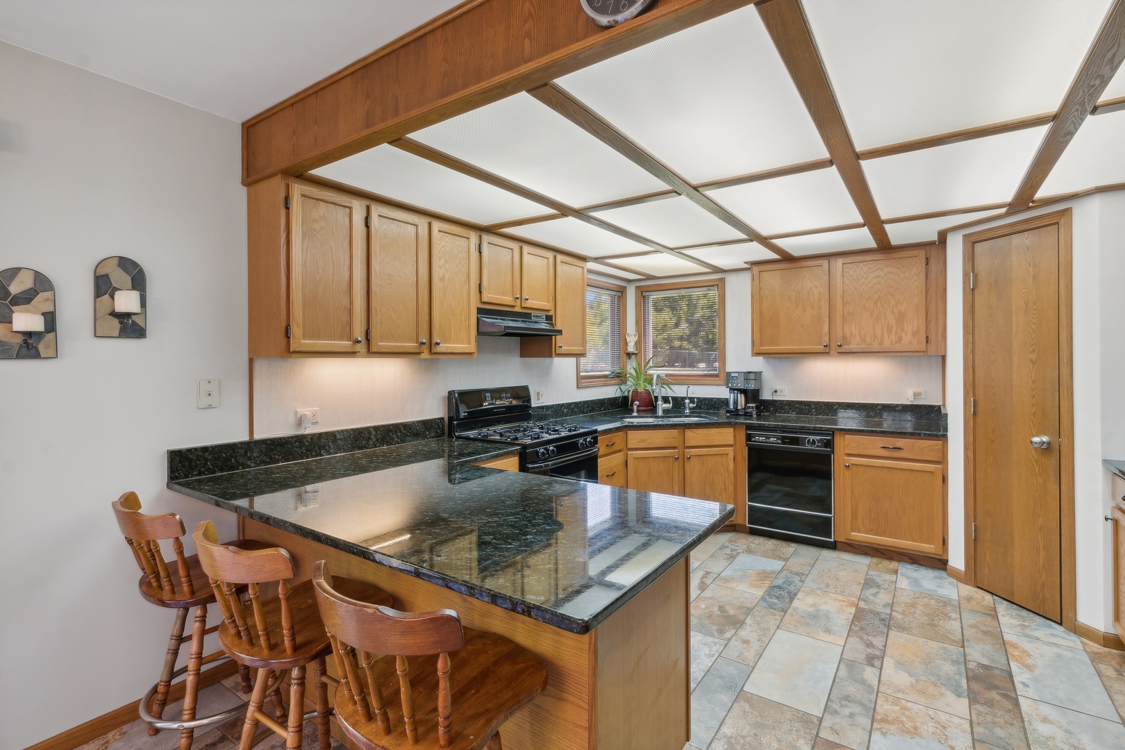 1306 West Hill Road Palatine, IL 60067 - Photo 3 of 15 Gallery Image 3