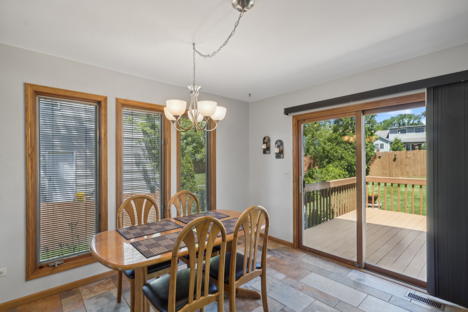 1306 West Hill Road Palatine, IL 60067 - Photo 4 of 15 Gallery Image 4