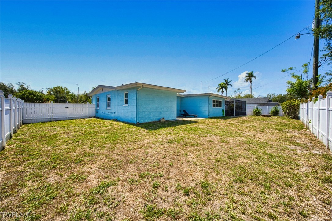2970 Holly Road Fort Myers, FL 33901 - Photo 20 of 41