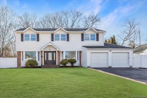 $1,048,000 | 20 Shirley Court, Commack, NY 11725